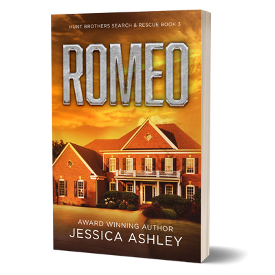 Book cover of 'Romeo' by Jessica Ashley with a house and sunset in the background